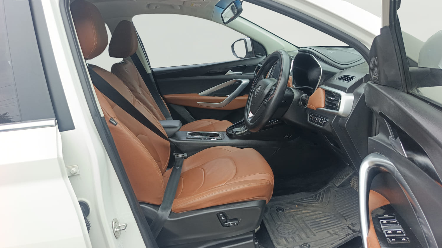 Used 2021 MG Motors Hector Plus Sharp 1.5 Petrol Turbo CVT 6-STR Petrol Automatic interior RIGHT SIDE FRONT DOOR CABIN VIEW