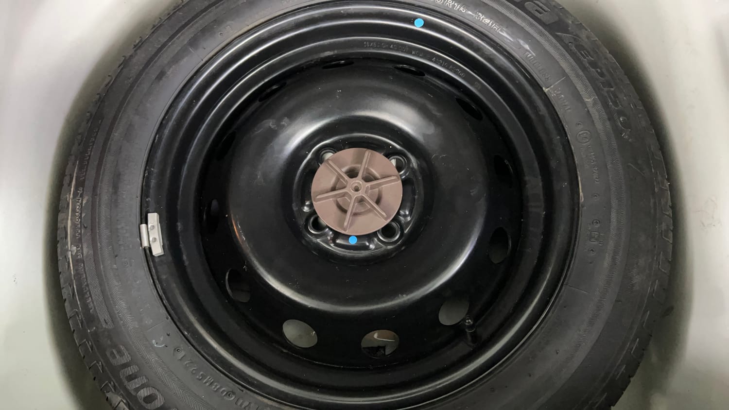 Used 2022 Maruti Suzuki Ignis Zeta 1.2 MT Petrol Manual tyres SPARE TYRE VIEW