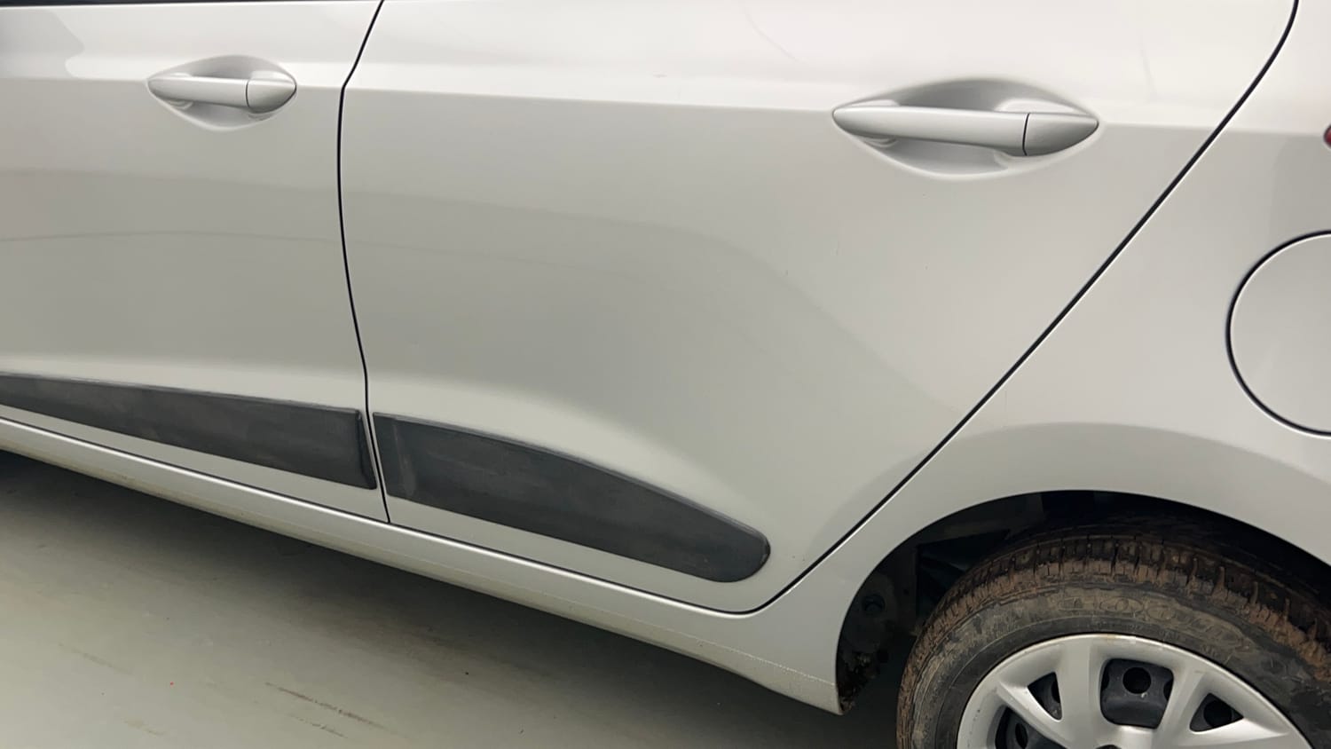 Used 2017 Hyundai Grand i10 Sportz 1.2 Kappa VTVT Petrol Manual dents MINOR DENT