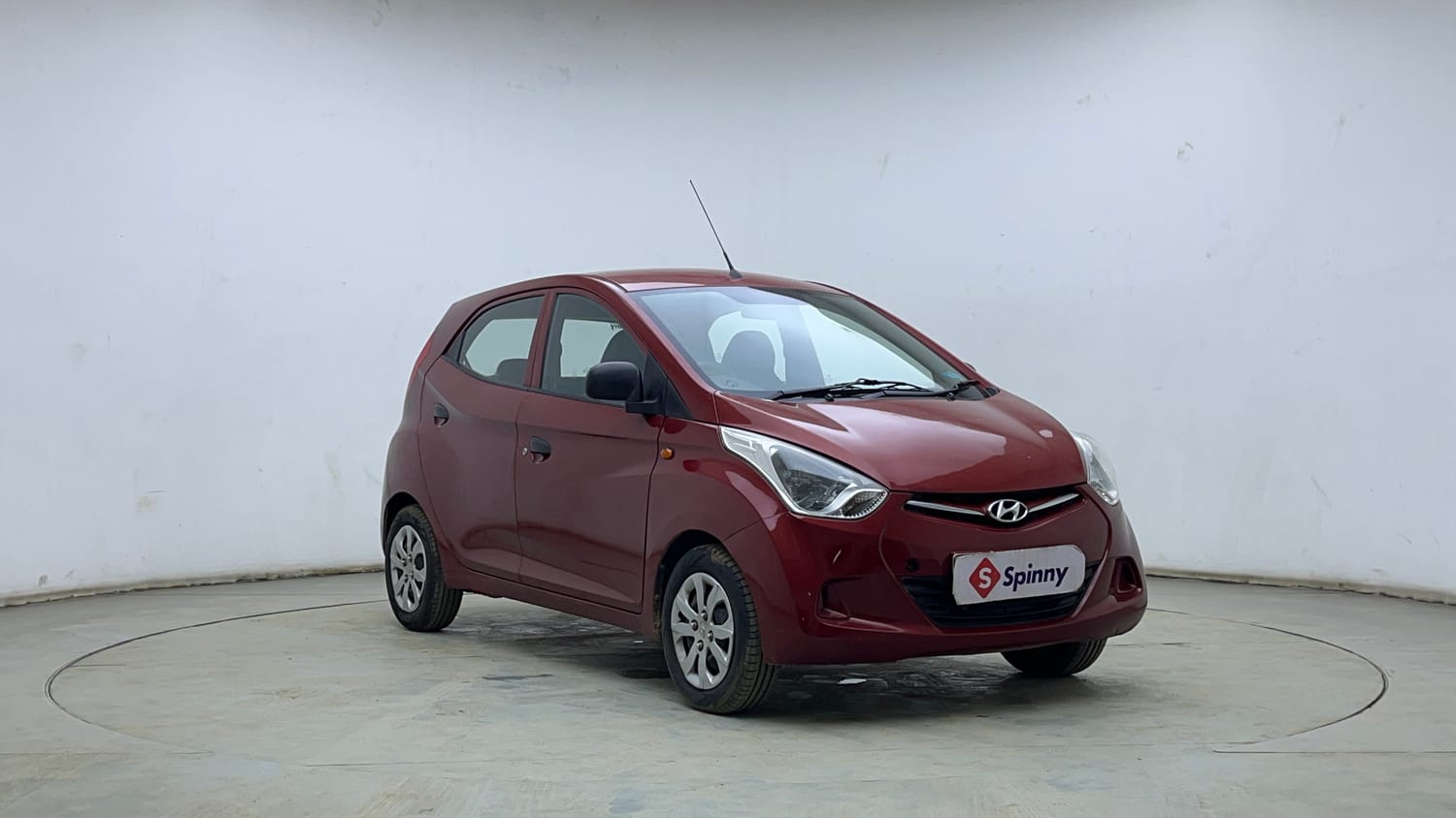 Used 2014 Hyundai Eon Magna Petrol Manual exterior RIGHT FRONT CORNER VIEW