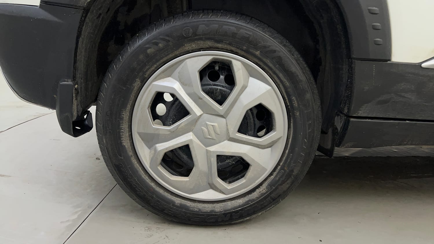 Used 2025 Maruti Suzuki Brezza Vxi AT Petrol Automatic tyres RIGHT REAR TYRE RIM VIEW