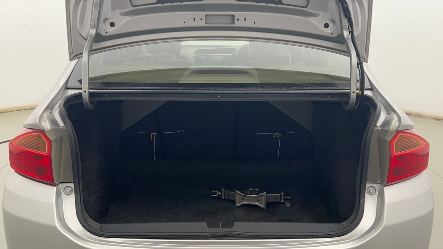 Used 2017 Honda City S Petrol Petrol Manual interior DICKY INSIDE VIEW