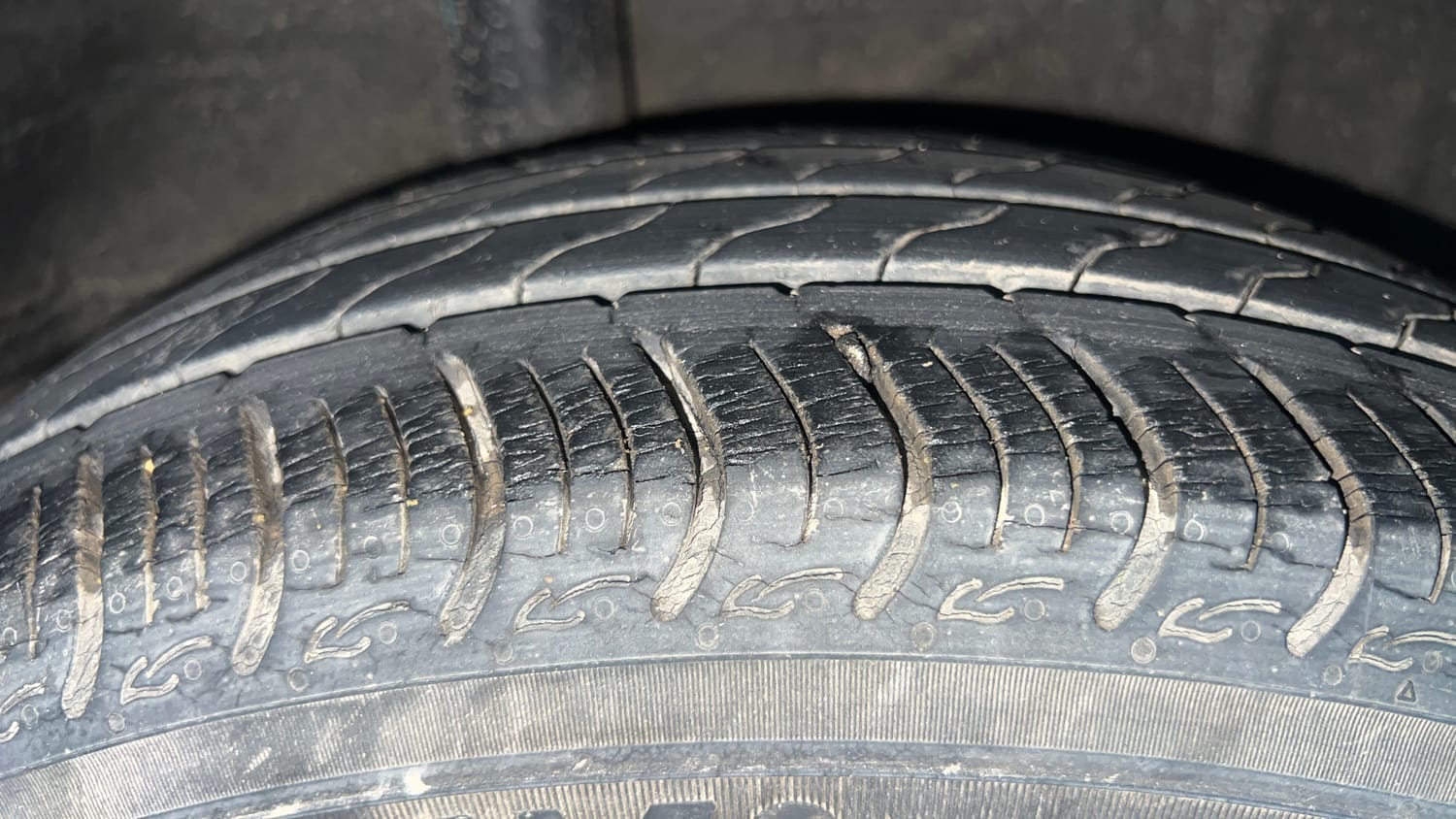 Used 2018 Honda Amaze 1.2 V CVT Petrol Petrol Automatic tyres RIGHT REAR TYRE TREAD VIEW