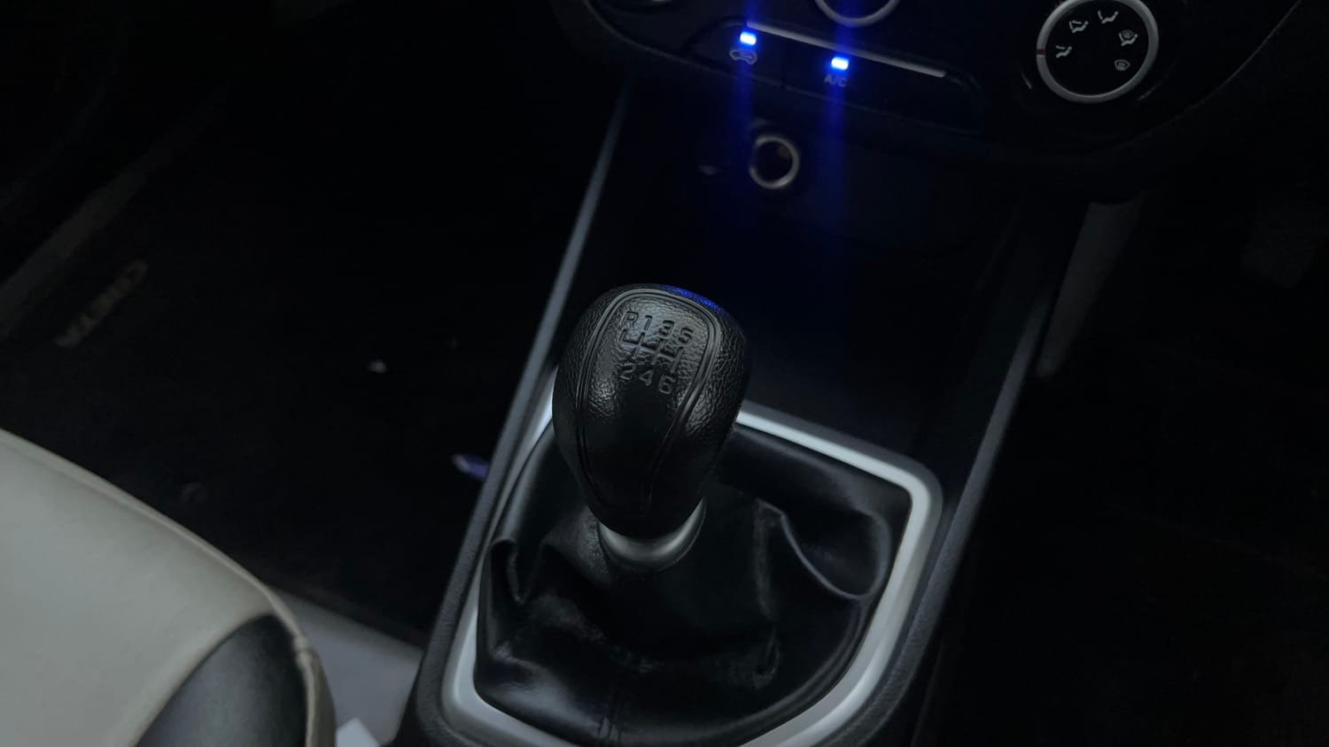 Used 2019 Hyundai Creta E Plus 1.6 Petrol Petrol Manual interior GEAR  KNOB VIEW