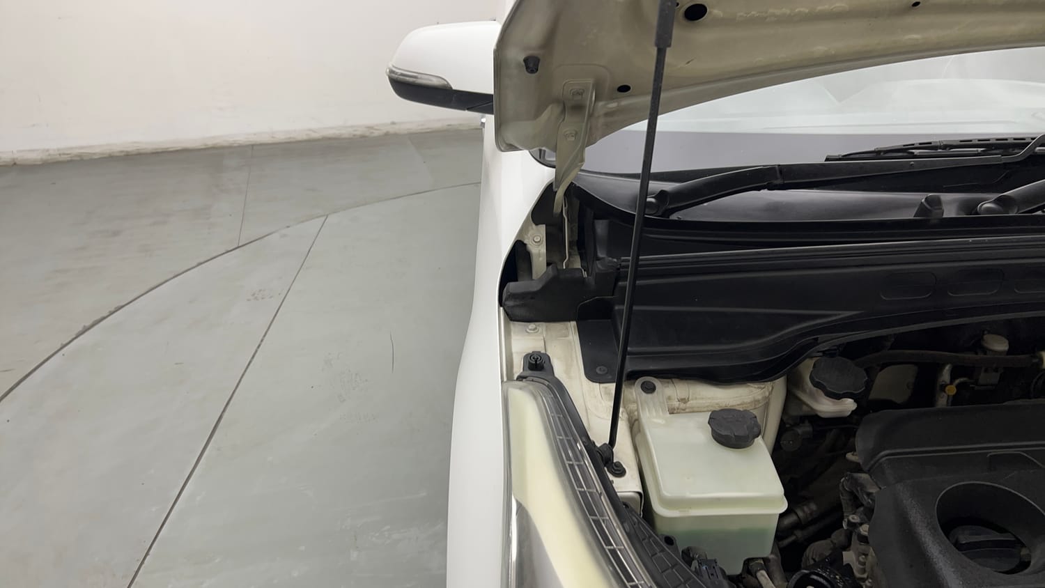 Used 2017 Hyundai Creta SX Plus 1.6 AT CRDI Diesel Automatic engine ENGINE RIGHT SIDE HINGE & APRON VIEW