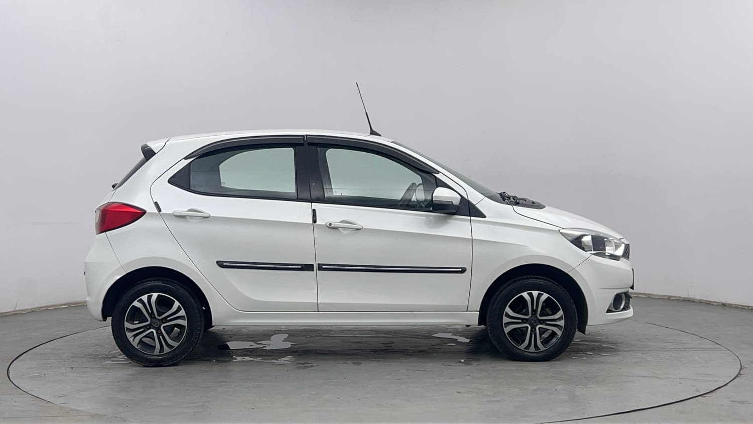 Used 2019 Tata Tiago Revotron XZ Petrol Manual exterior RIGHT SIDE VIEW