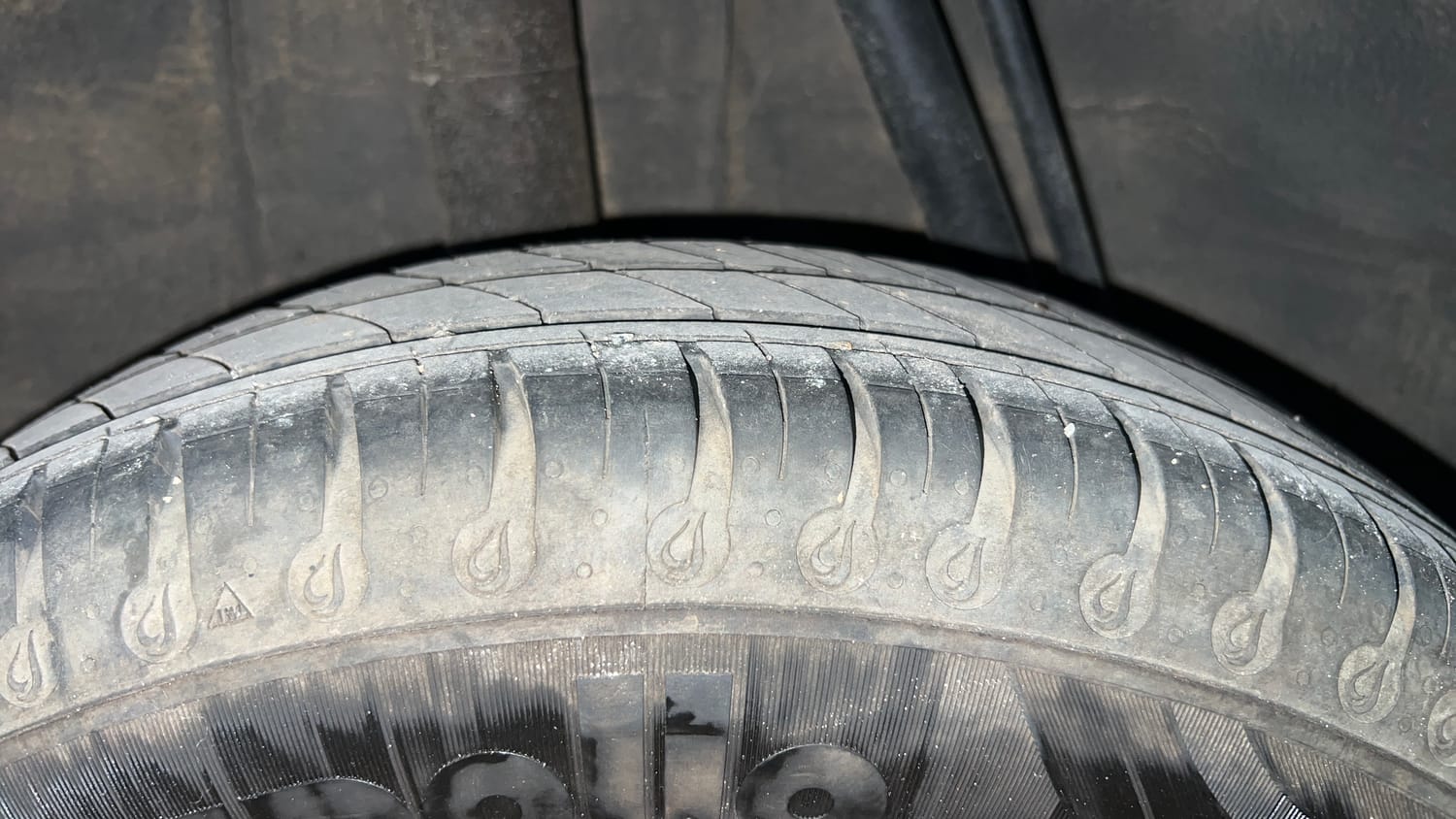 Used 2022 Renault Kwid RXT 0.8 Petrol Manual tyres RIGHT REAR TYRE TREAD VIEW