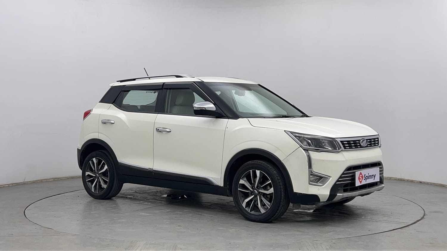Used 2019 Mahindra XUV 300 1.5 W8 (O) Diesel Manual exterior RIGHT FRONT CORNER VIEW
