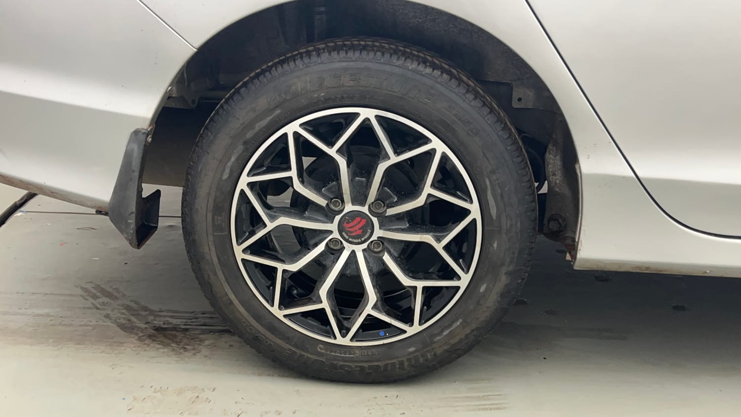 Used 2017 Honda City S Petrol Petrol Manual tyres RIGHT REAR TYRE RIM VIEW