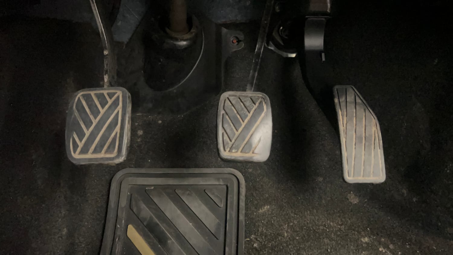 Used 2017 Maruti Suzuki Ignis Alpha MT Petrol Dual Tone Petrol Manual interior PEDALS VIEW