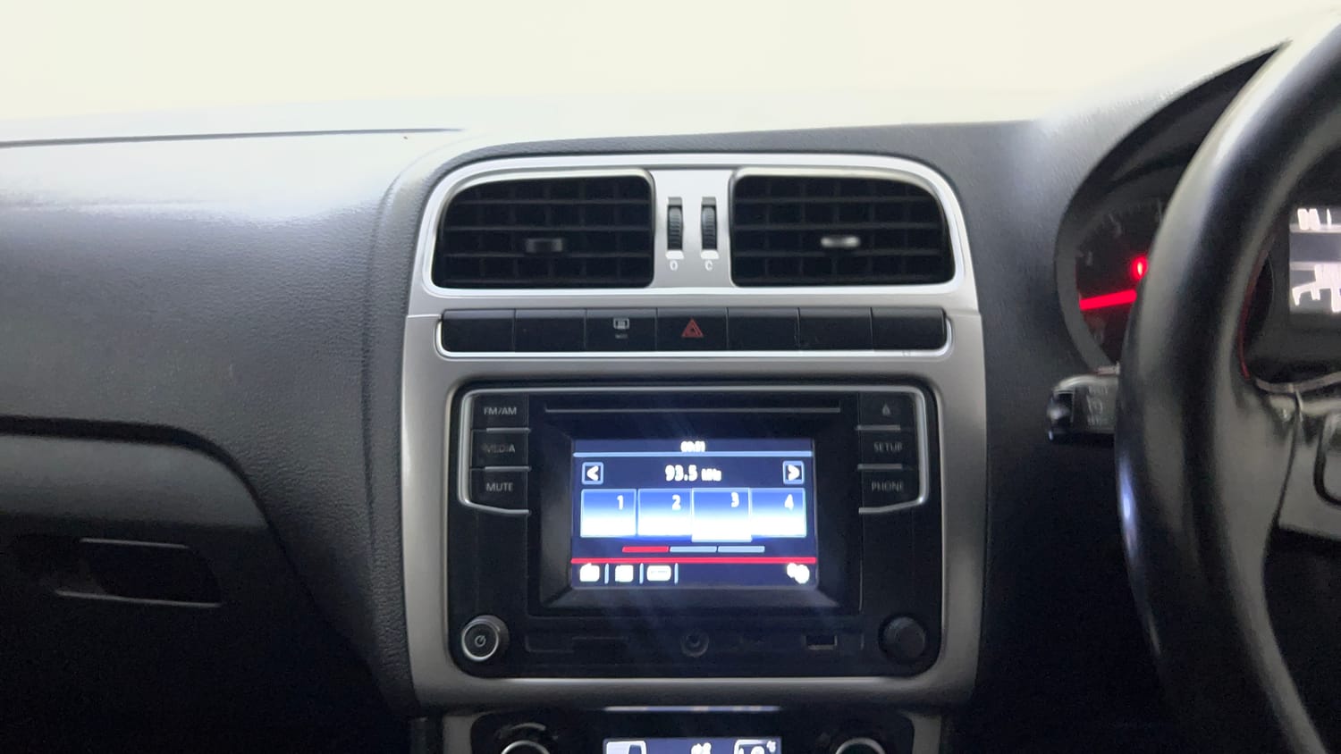 Used 2017 Volkswagen Polo Highline1.2L (P) Petrol Manual top_features Touch screen infotainment system