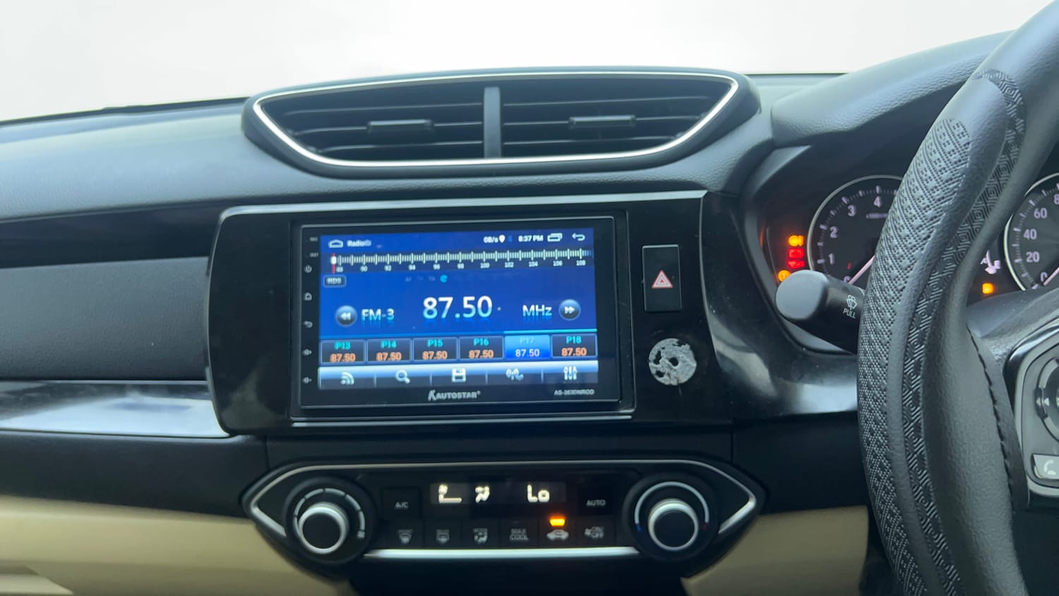 Used 2018 Honda Amaze 1.2 V CVT Petrol Petrol Automatic top_features Integrated (in-dash) music system