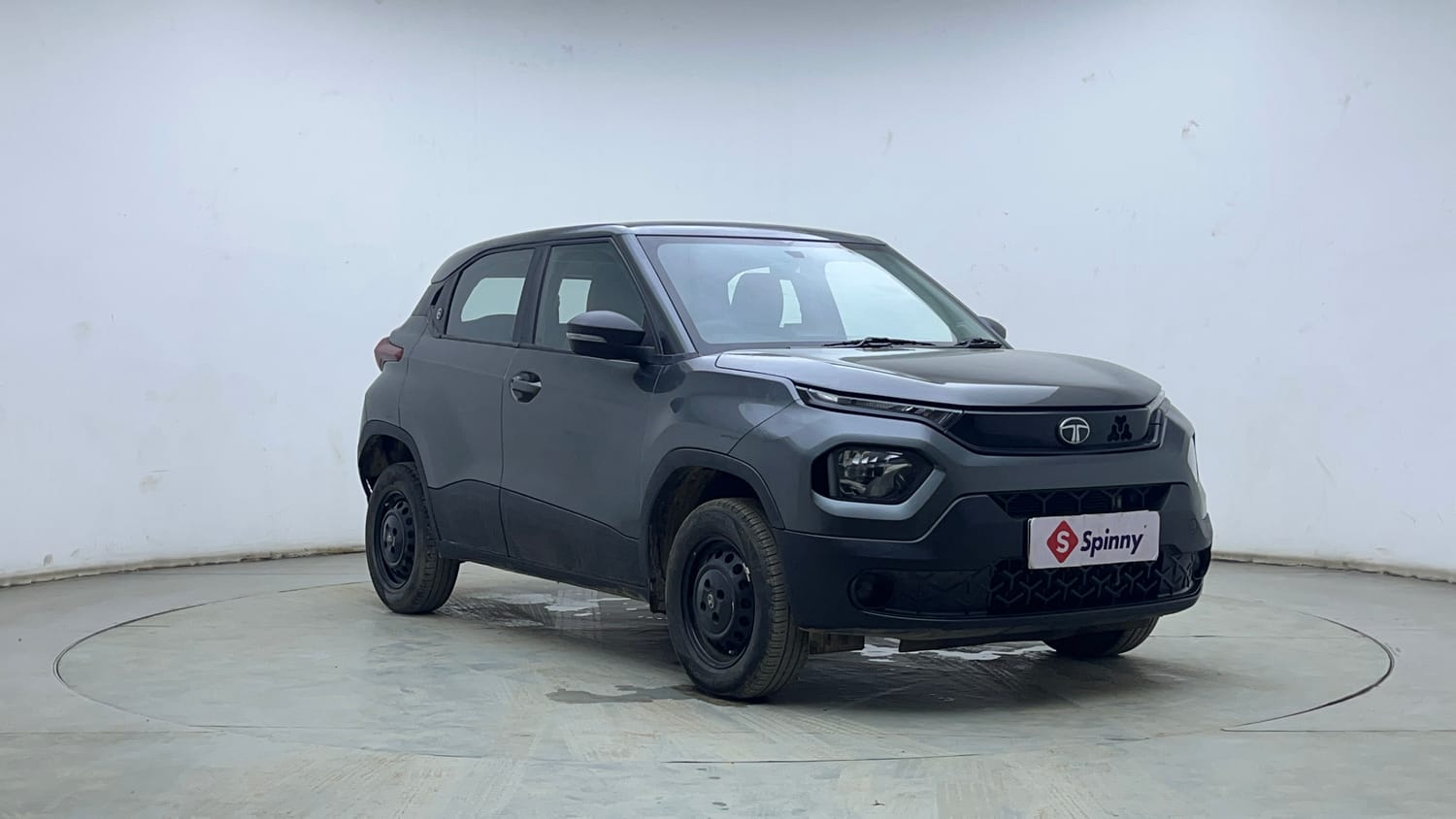 Used 2024 Tata Punch Pure MT Petrol Manual exterior RIGHT FRONT CORNER VIEW