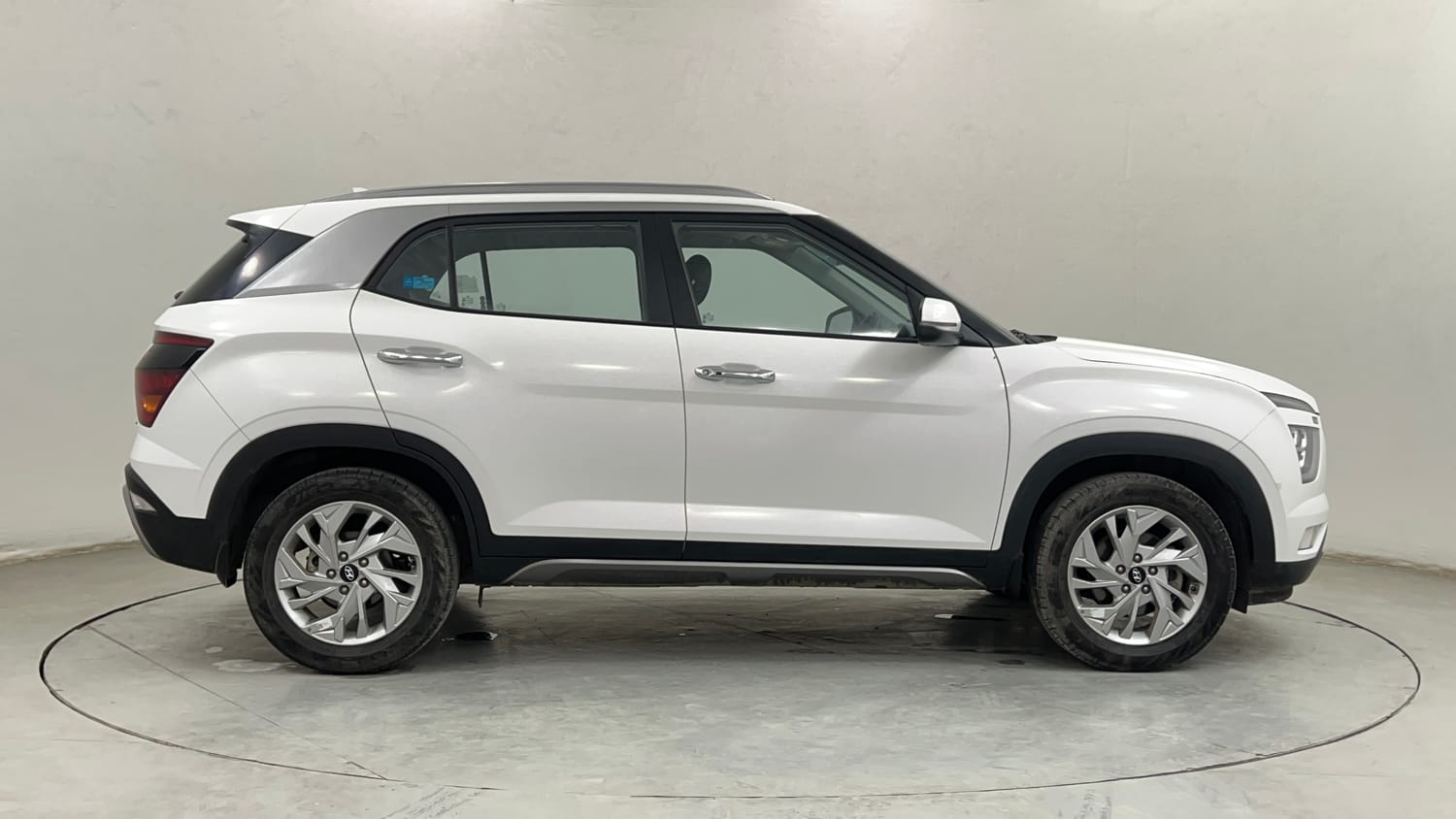 Used 2023 Hyundai Creta SX 1.5 Petrol Petrol Manual exterior RIGHT SIDE VIEW