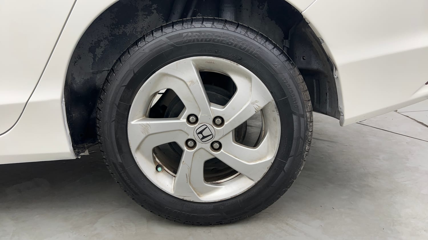 Used 2014 Honda City V Petrol Manual tyres LEFT REAR TYRE RIM VIEW