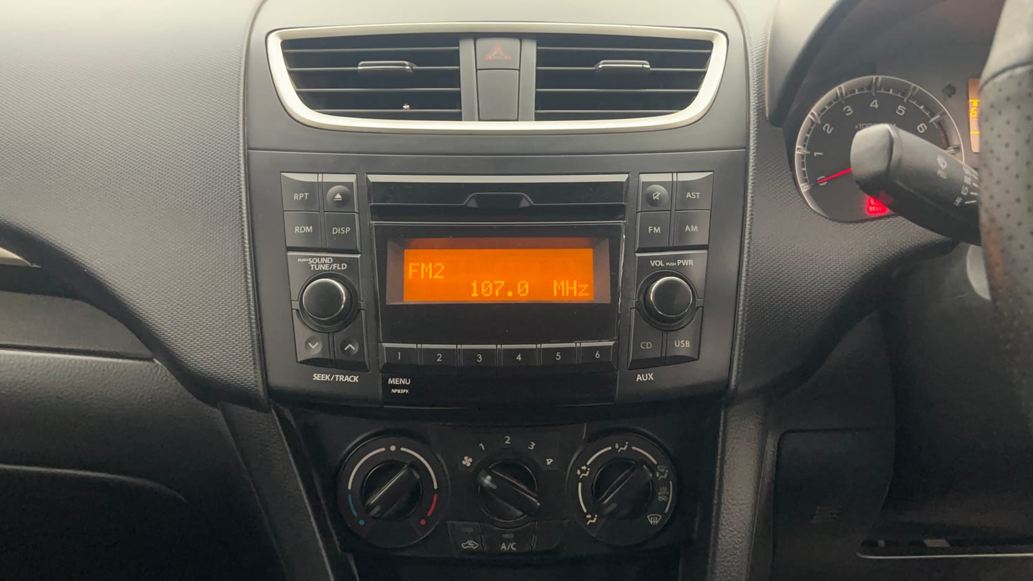 Used 2016 Maruti Suzuki Swift VXi Petrol Manual interior MUSIC SYSTEM & AC CONTROL VIEW