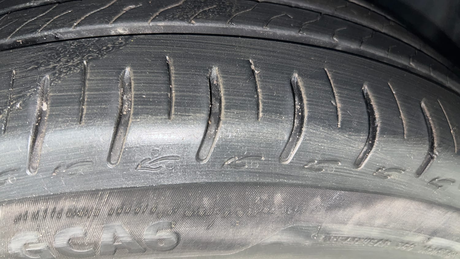 Used 2024 Tata Altroz XZA Plus (S) Petrol Automatic tyres RIGHT FRONT TYRE TREAD VIEW