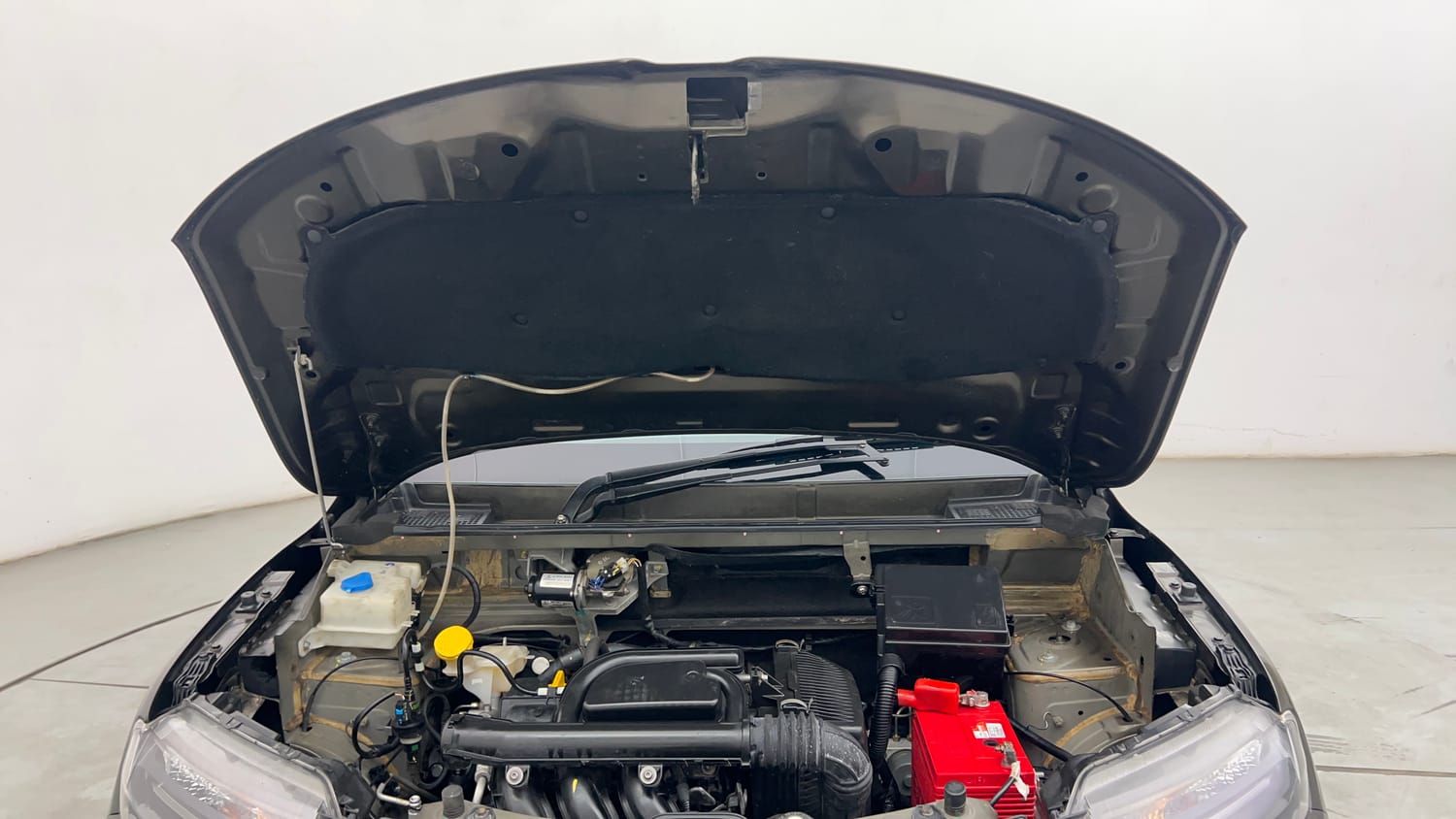 Used 2022 Renault Kwid RXT 0.8 Petrol Manual engine ENGINE & BONNET OPEN FRONT VIEW