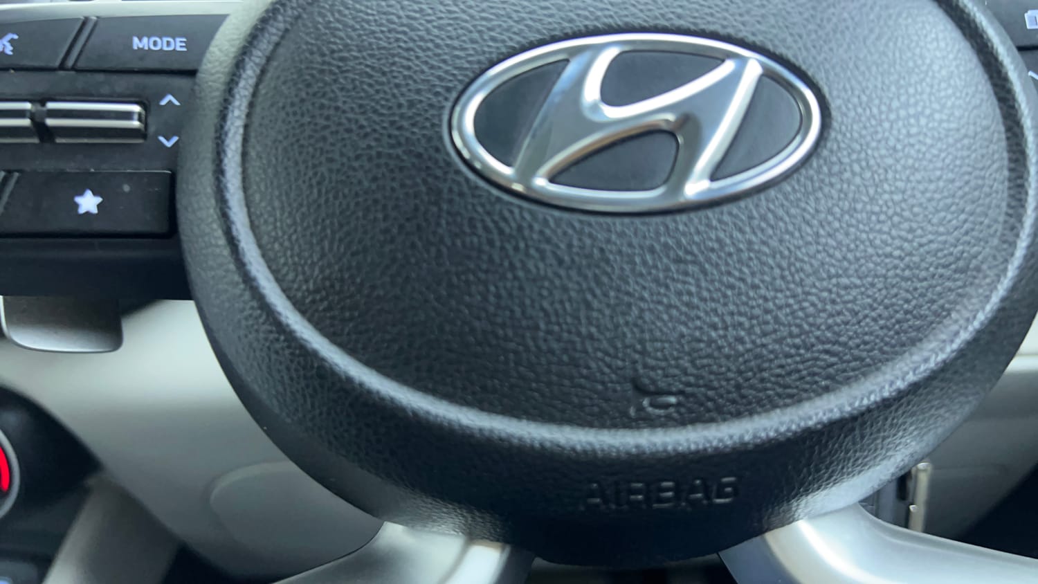 Used 2024 Hyundai Venue S (O) 1.0 Turbo DCT Petrol Automatic top_features Airbags