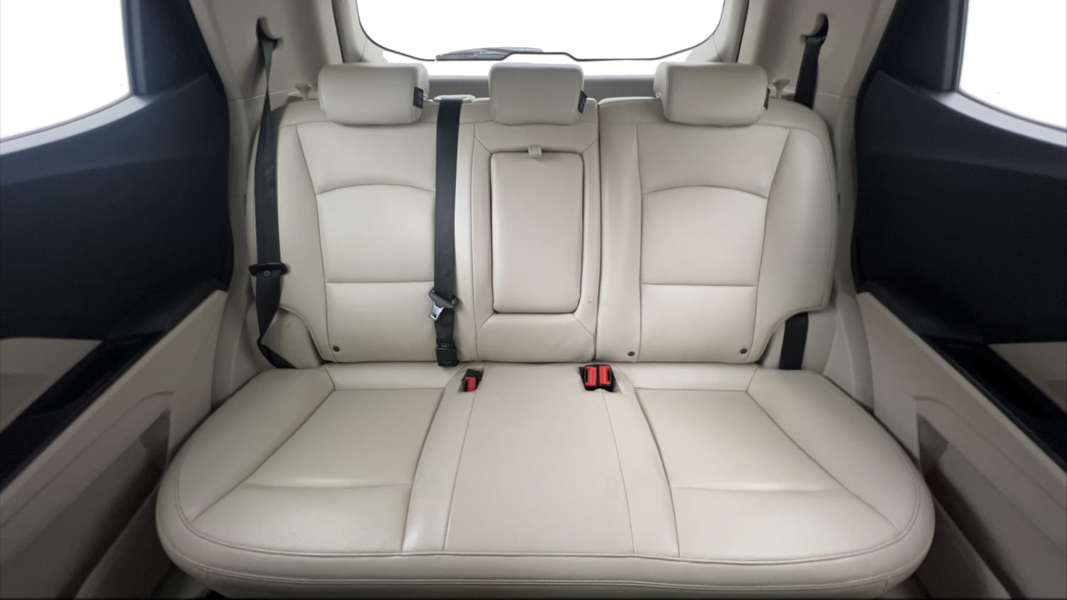 Used 2019 Mahindra XUV 300 1.5 W8 (O) Diesel Manual interior REAR SEAT CONDITION VIEW