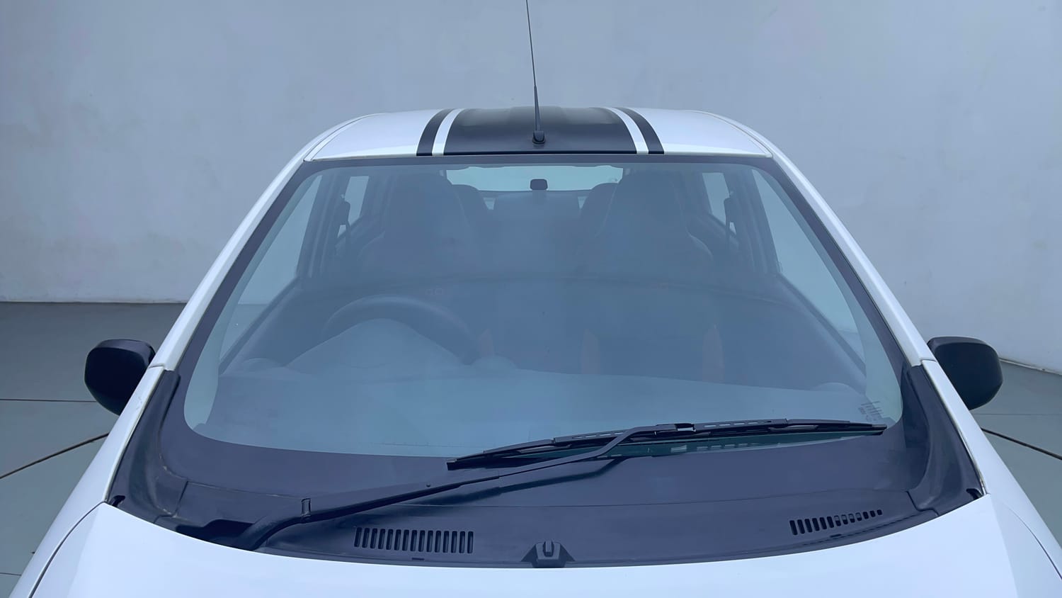 Used 2016 Datsun Redi-GO S Petrol Manual exterior FRONT WINDSHIELD VIEW