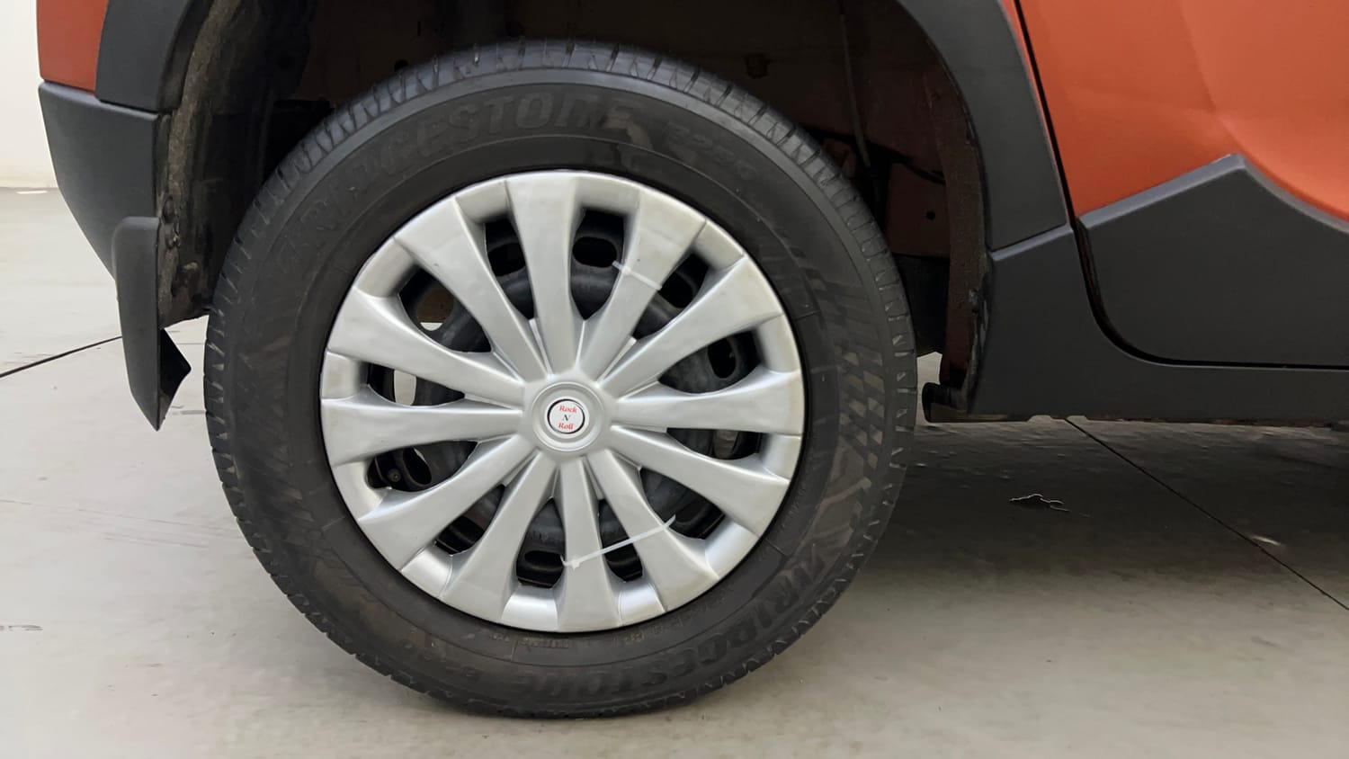 Used 2016 Mahindra KUV100 K6+ 6 STR Petrol Manual tyres RIGHT REAR TYRE RIM VIEW