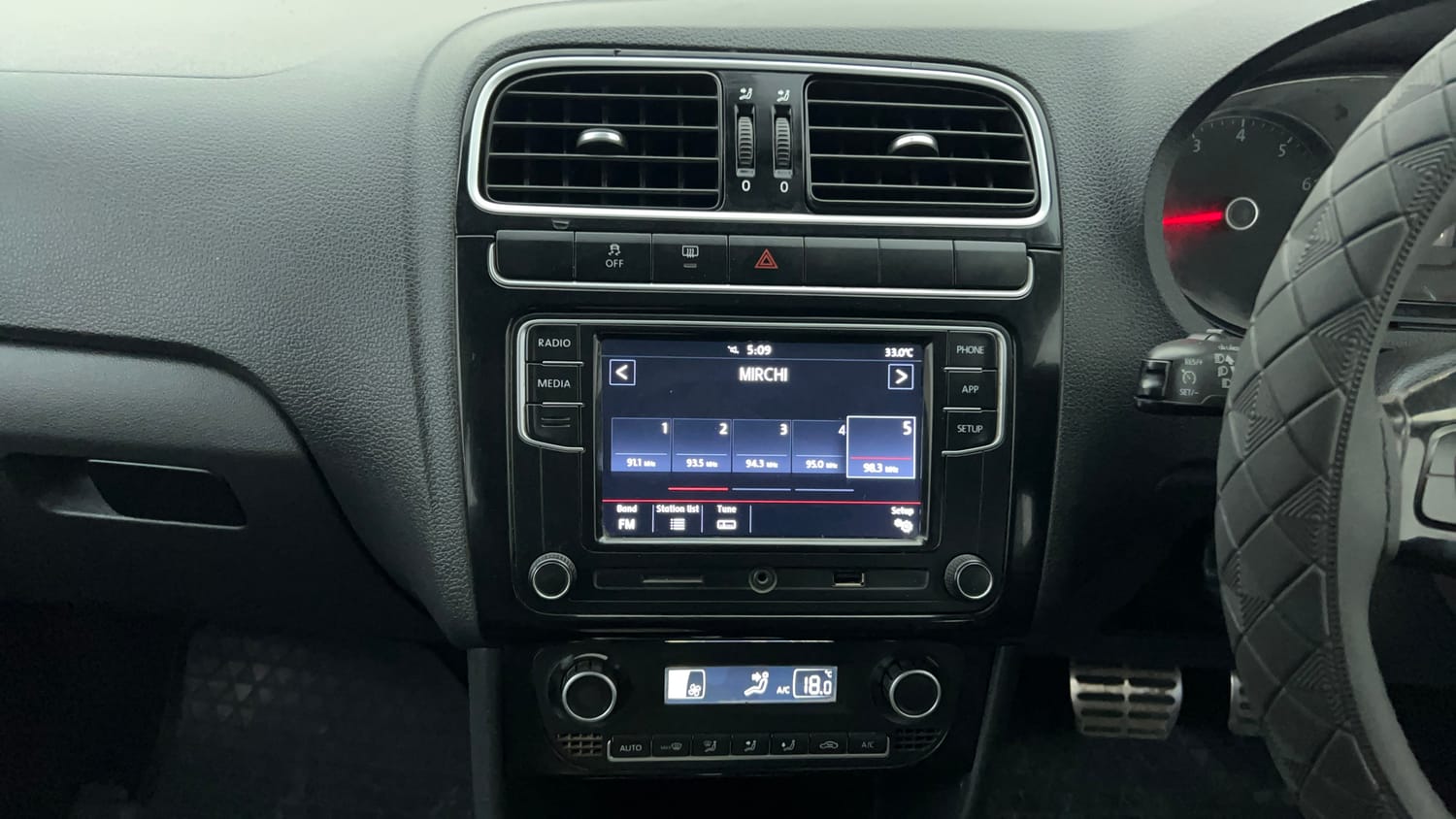 Used 2017 Volkswagen Polo GT TSI Petrol Automatic interior MUSIC SYSTEM & AC CONTROL VIEW