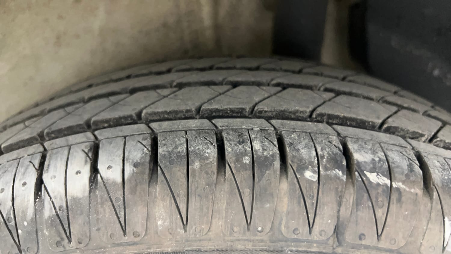 Used 2022 Maruti Suzuki Ignis Zeta 1.2 MT Petrol Manual tyres LEFT REAR TYRE TREAD VIEW