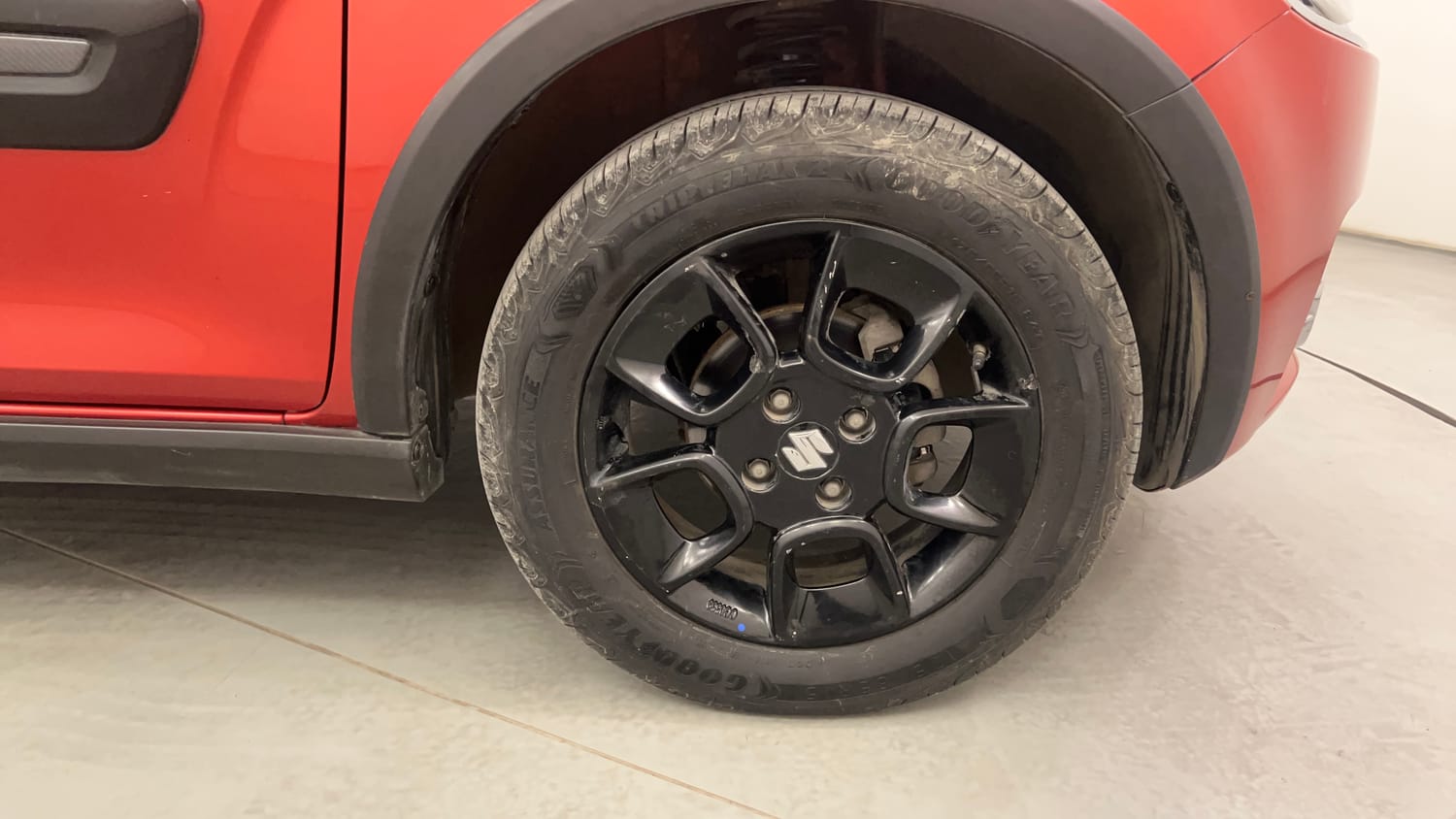 Used 2017 Maruti Suzuki Ignis Alpha MT Petrol Dual Tone Petrol Manual tyres RIGHT FRONT TYRE RIM VIEW