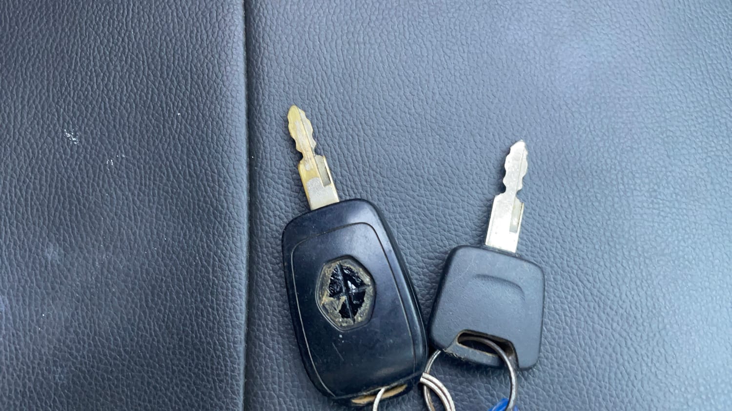 Used 2016 Datsun Redi-GO S Petrol Manual extra CAR KEY VIEW