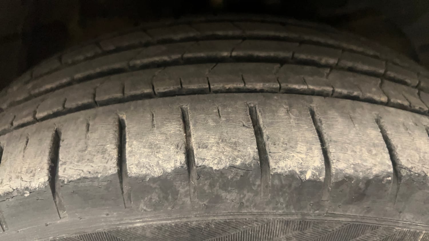 Used 2019 Toyota Glanza G CVT Petrol Automatic tyres RIGHT FRONT TYRE TREAD VIEW