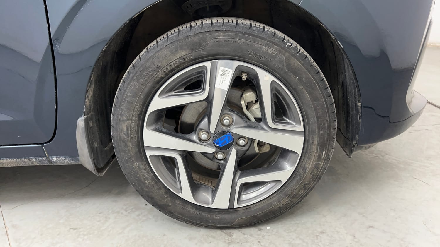 Used 2023 Hyundai Aura SX 1.2 CNG Cng Manual tyres RIGHT FRONT TYRE RIM VIEW