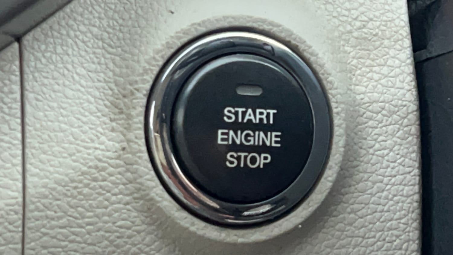Used 2019 Mahindra XUV 300 1.5 W8 (O) Diesel Manual top_features Keyless start