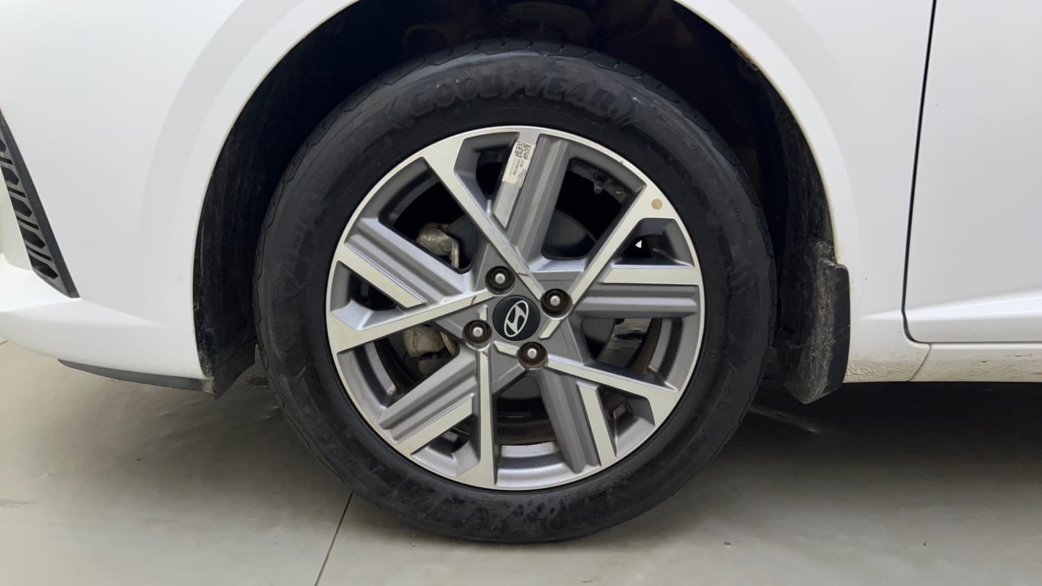 Used 2024 Hyundai Verna SX (O)1.5 Petrol MT Petrol Manual tyres LEFT FRONT TYRE RIM VIEW