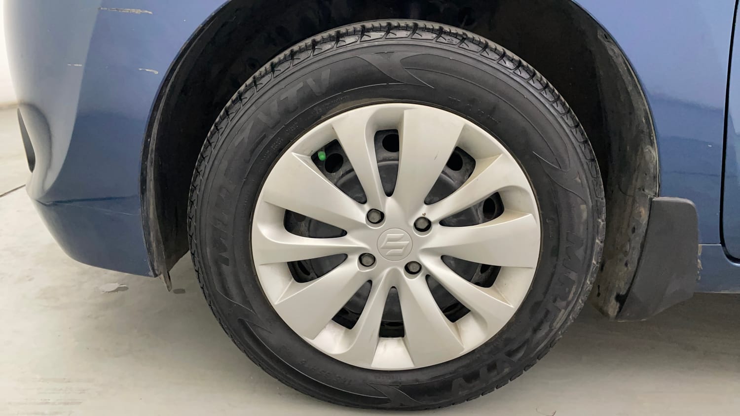 Used 2017 Maruti Suzuki Baleno Delta 1.2 Petrol Manual tyres LEFT FRONT TYRE RIM VIEW