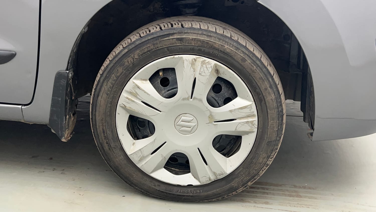 Used 2018 Maruti Suzuki Wagon R VXI Petrol Manual tyres RIGHT FRONT TYRE RIM VIEW