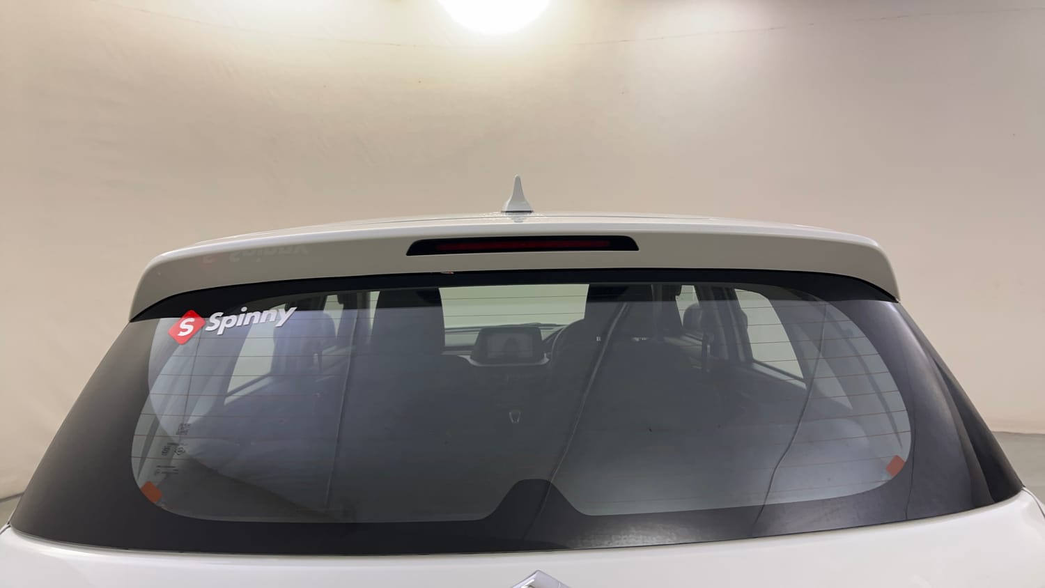 Used 2025 Maruti Suzuki Brezza Vxi AT Petrol Automatic top_features Rear defogger
