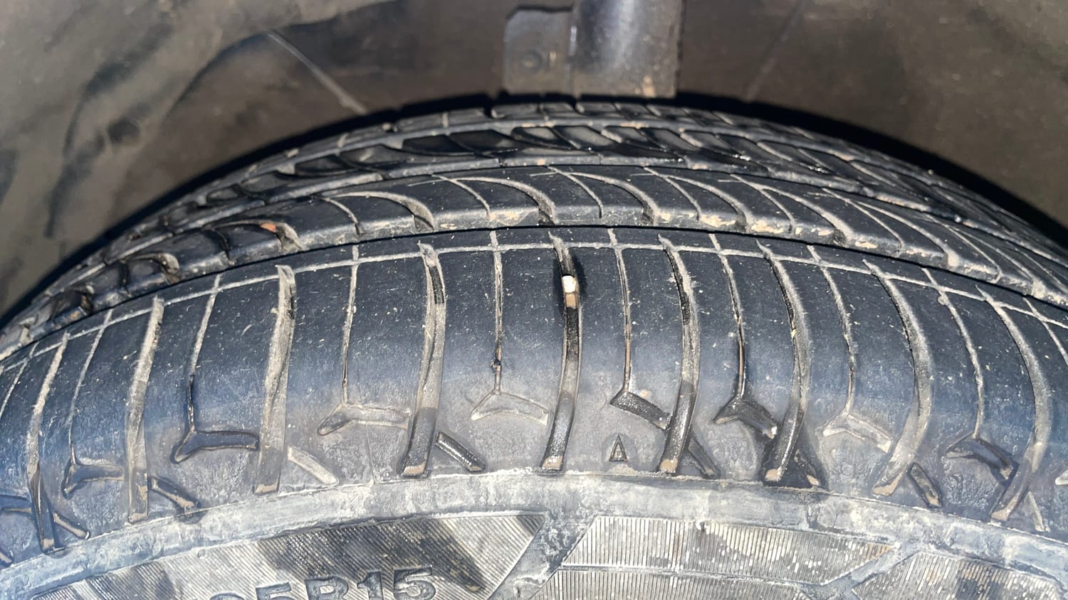 Used 2016 Maruti Suzuki Baleno Delta 1.2 Petrol Manual tyres LEFT FRONT TYRE TREAD VIEW