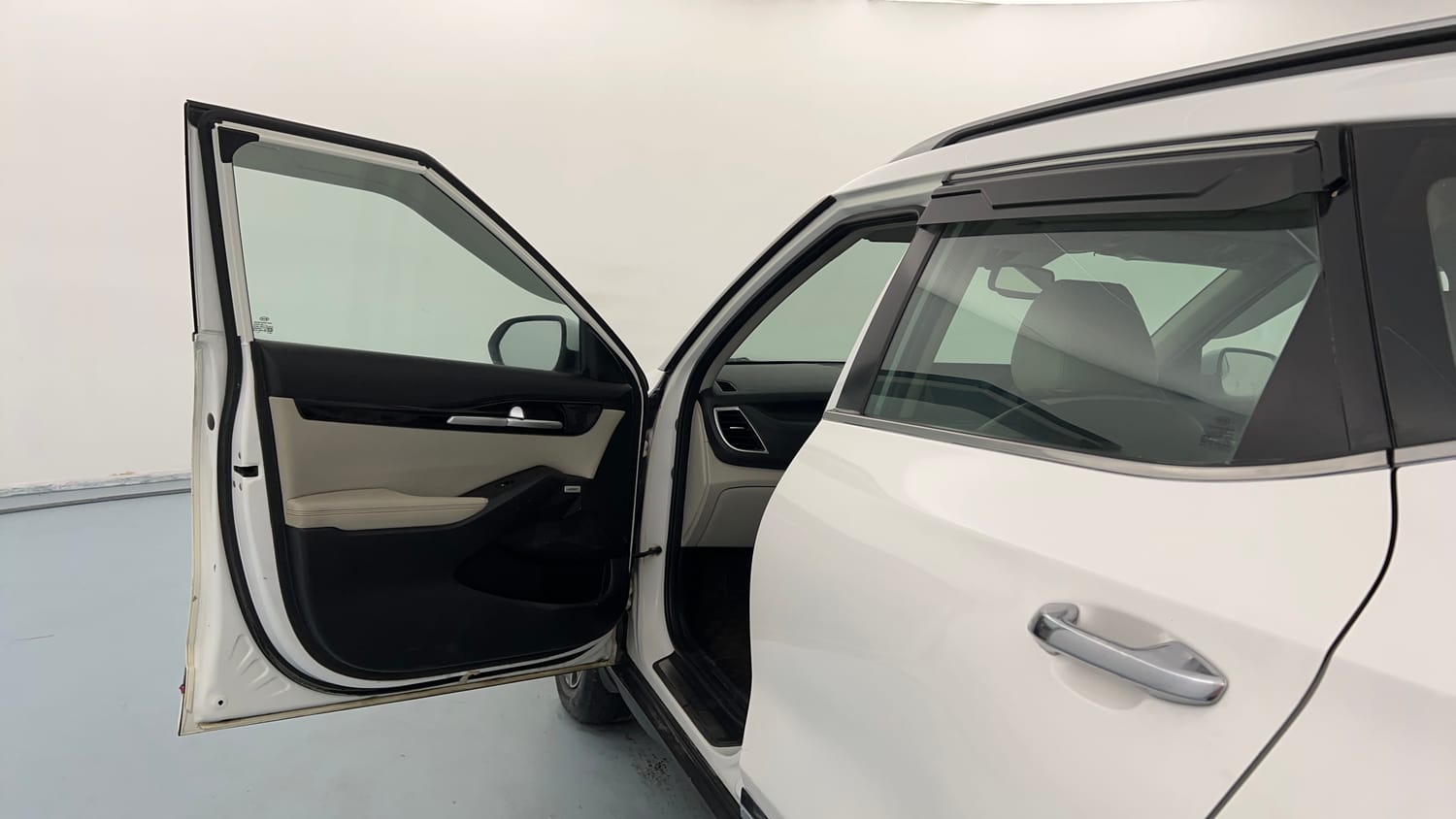 Used 2019 kia Seltos GTX Plus DCT 1.4 Petrol Automatic interior LEFT FRONT DOOR OPEN VIEW