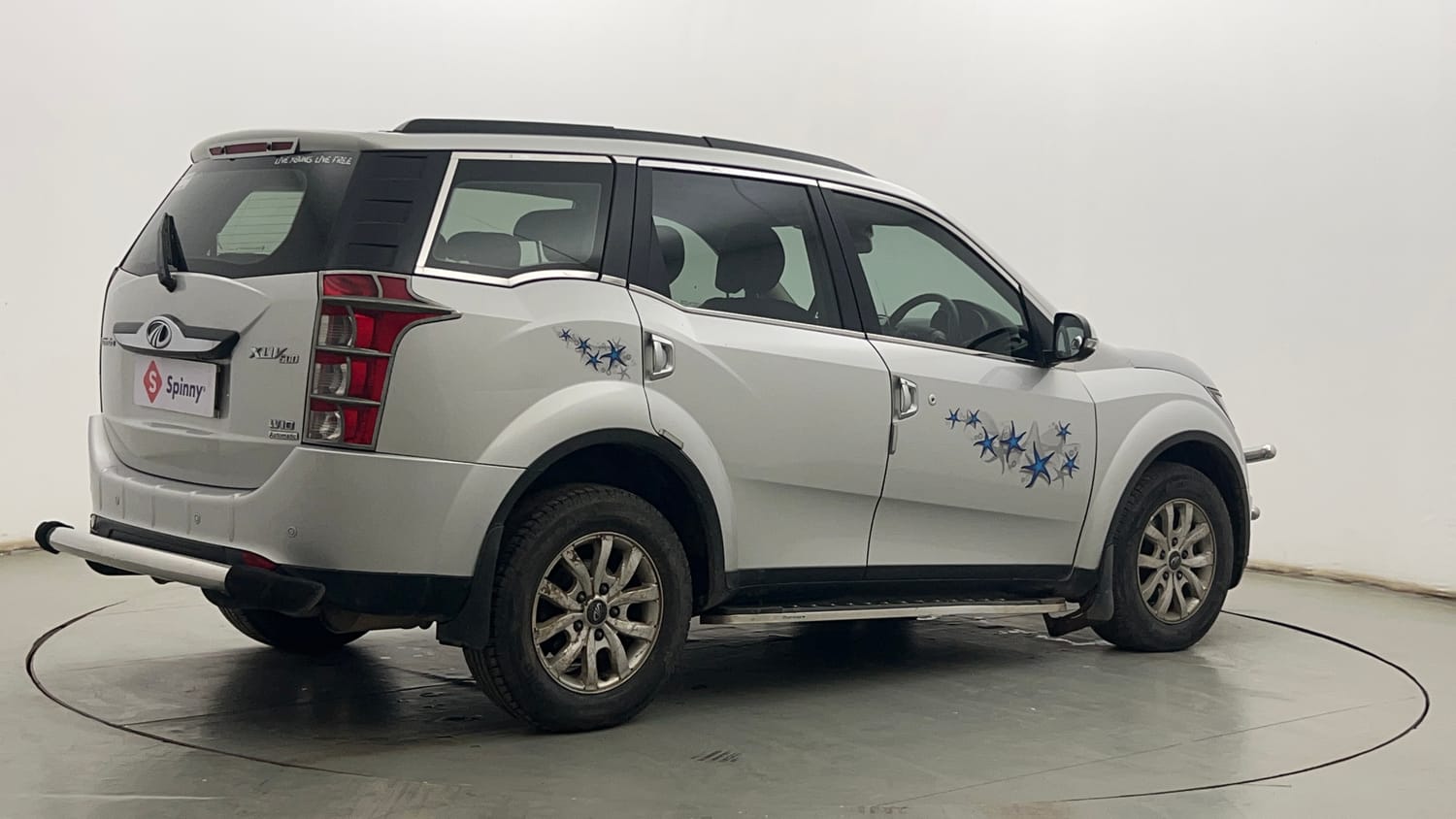 Used 2017 Mahindra XUV500 W10 AT Black Interiors Diesel Automatic exterior RIGHT REAR CORNER VIEW