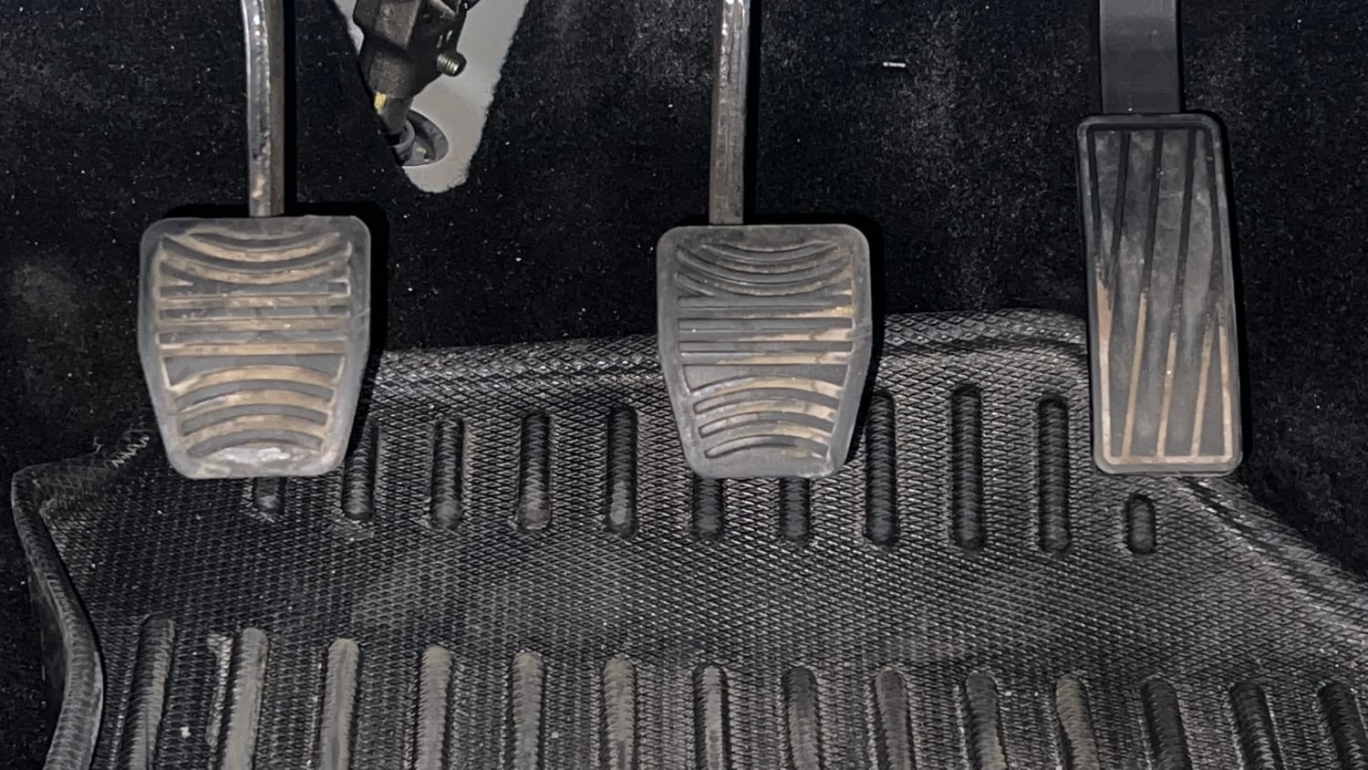 Used 2024 Mahindra XUV 300 W8 (O) 1.5 Diesel Diesel Manual interior PEDALS VIEW