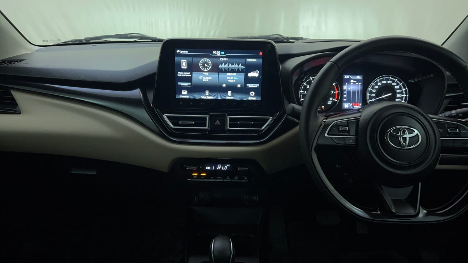 Used 2025 Toyota Glanza V AMT Petrol Automatic interior MUSIC SYSTEM & AC CONTROL VIEW