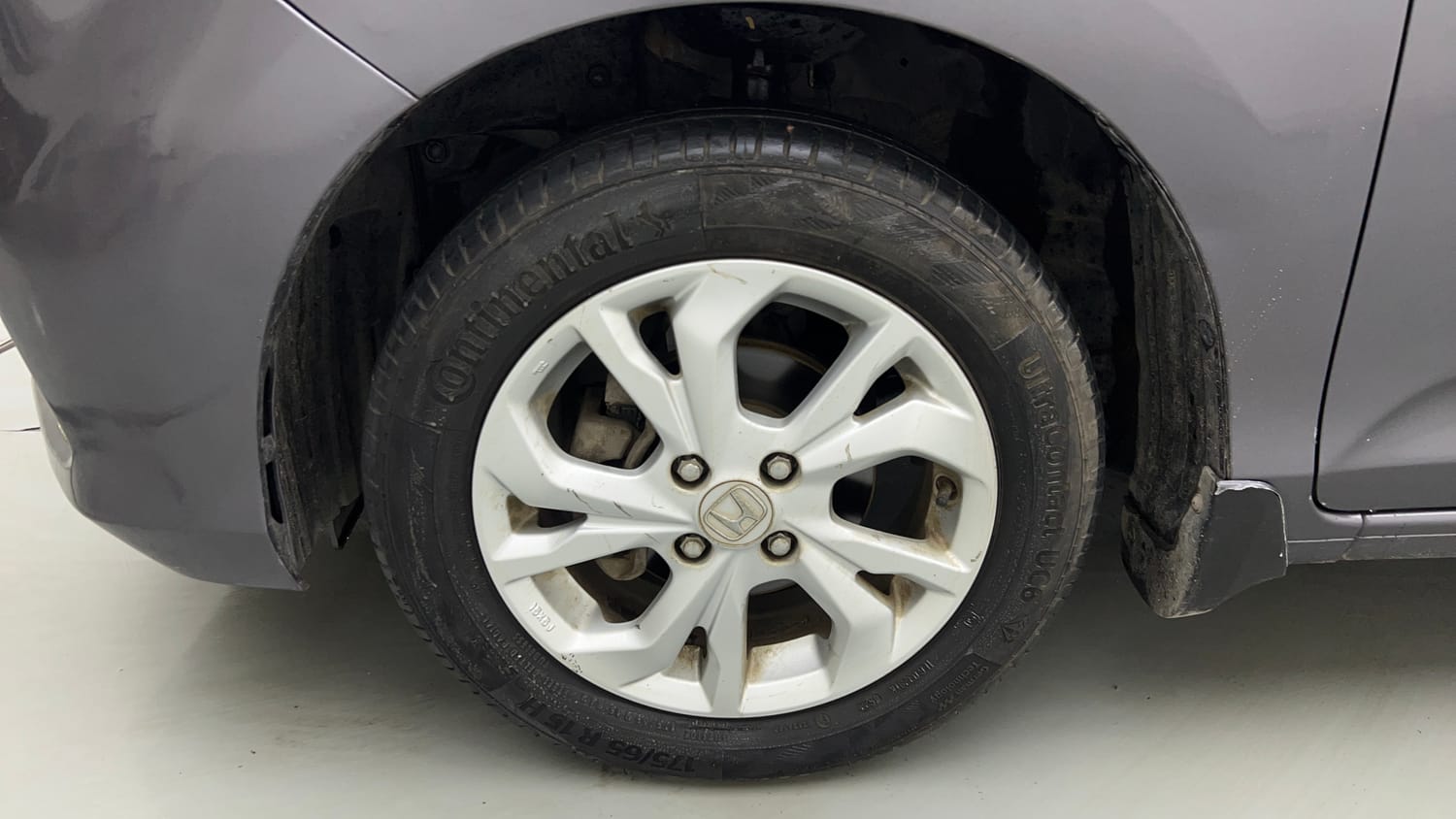 Used 2019 Honda Amaze 1.2 V MT Petrol Petrol Manual tyres LEFT FRONT TYRE RIM VIEW