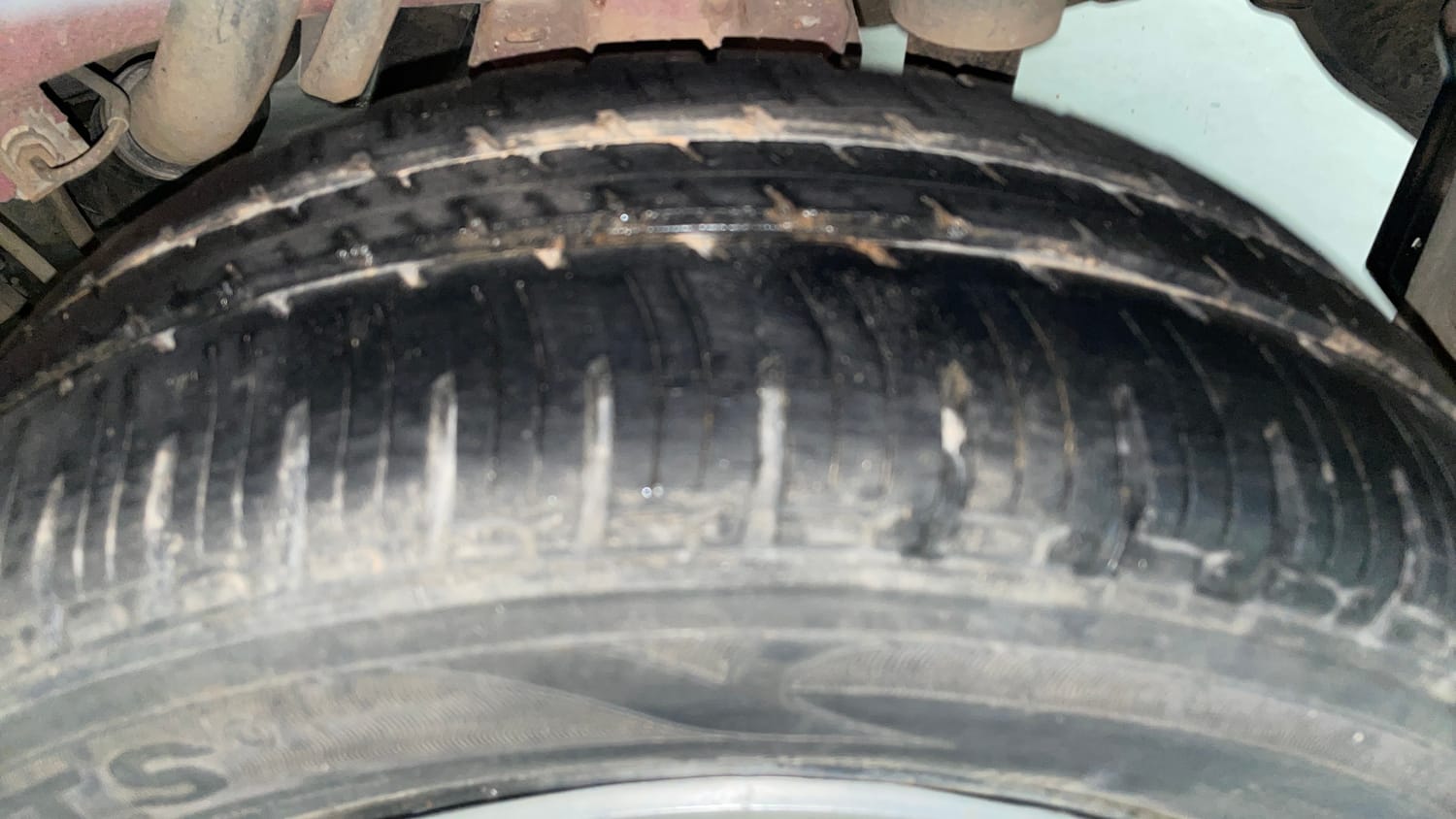 Used 2016 Mahindra KUV100 K4 6 STR Petrol Manual tyres LEFT REAR TYRE TREAD VIEW