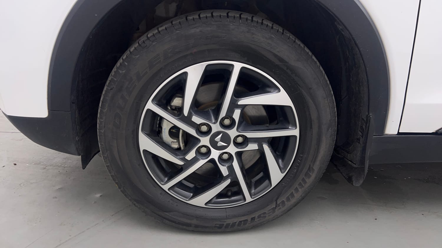 Used 2024 Mahindra XUV 300 W8 (O) 1.5 Diesel Diesel Manual tyres LEFT FRONT TYRE RIM VIEW