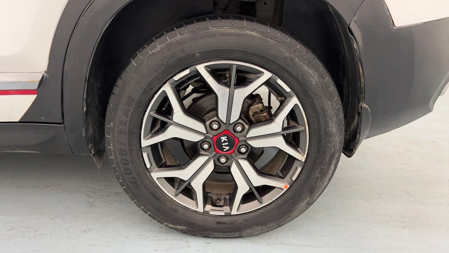 Used 2019 kia Seltos GTX Plus DCT 1.4 Petrol Automatic tyres LEFT REAR TYRE RIM VIEW