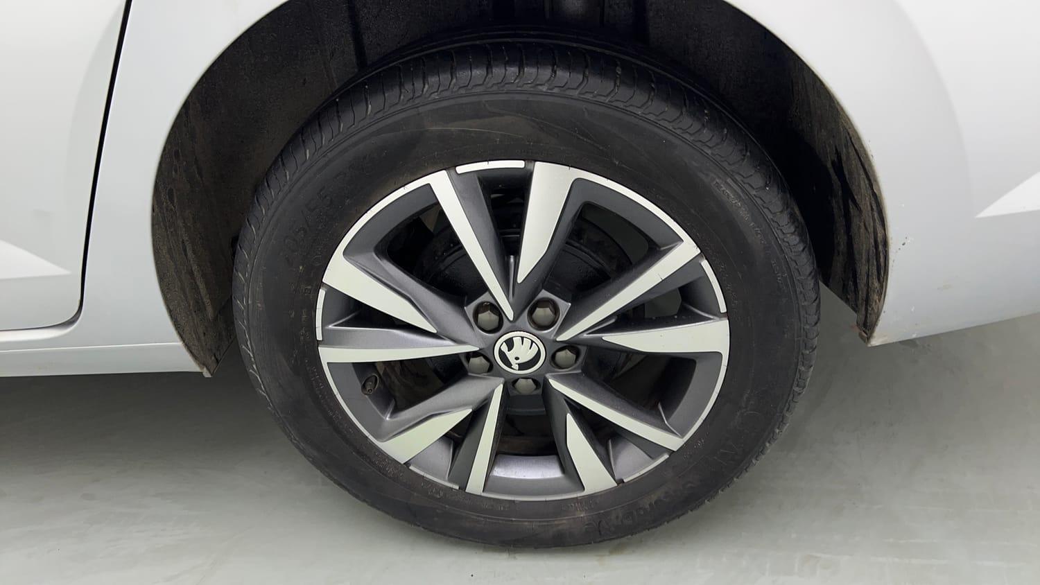 Used 2023 Skoda Slavia Style 1.5L TSI MT Petrol Manual tyres LEFT REAR TYRE RIM VIEW