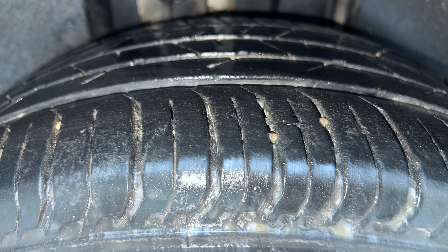 Used 2023 Skoda Slavia Style 1.5L TSI MT Petrol Manual tyres RIGHT REAR TYRE TREAD VIEW