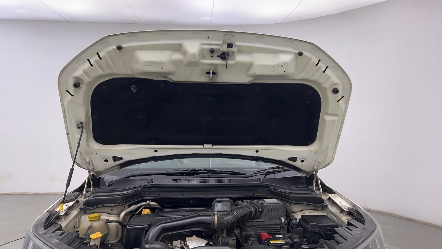 Used 2019 Mahindra XUV 300 1.5 W8 (O) Diesel Manual engine ENGINE & BONNET OPEN FRONT VIEW