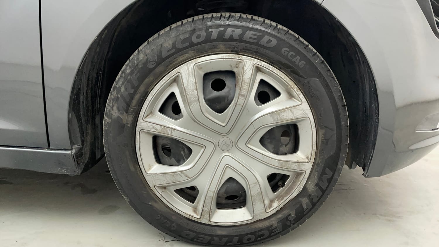 Used 2024 Tata Altroz XM Plus Petrol Petrol Manual tyres RIGHT FRONT TYRE RIM VIEW